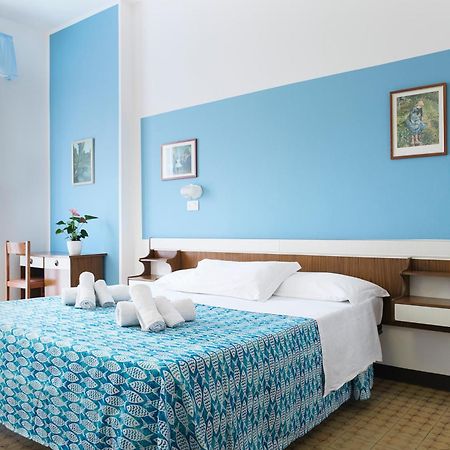 Hotel Cheri Rimini Bagian luar foto