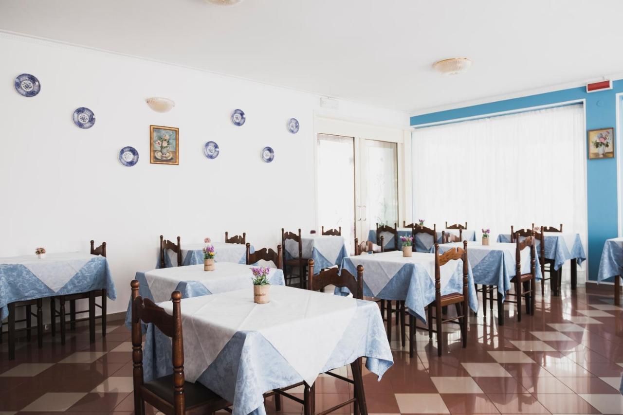 Hotel Cheri Rimini Bagian luar foto