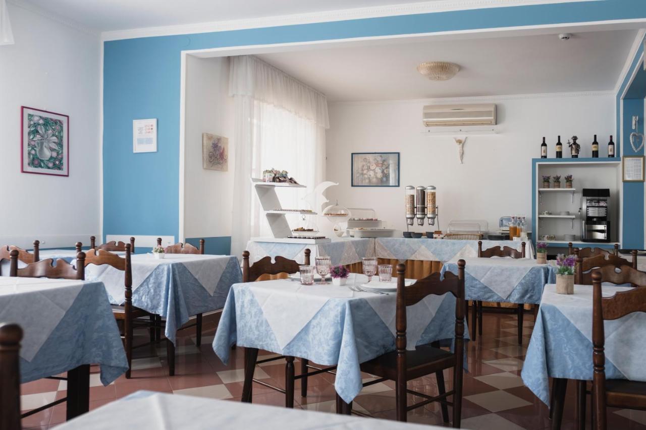Hotel Cheri Rimini Bagian luar foto
