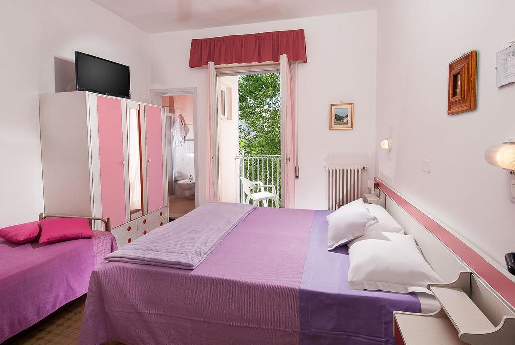 Hotel Cheri Rimini Bagian luar foto