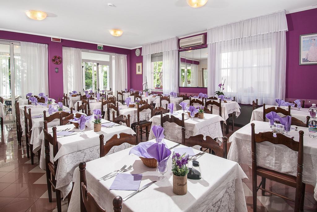 Hotel Cheri Rimini Bagian luar foto
