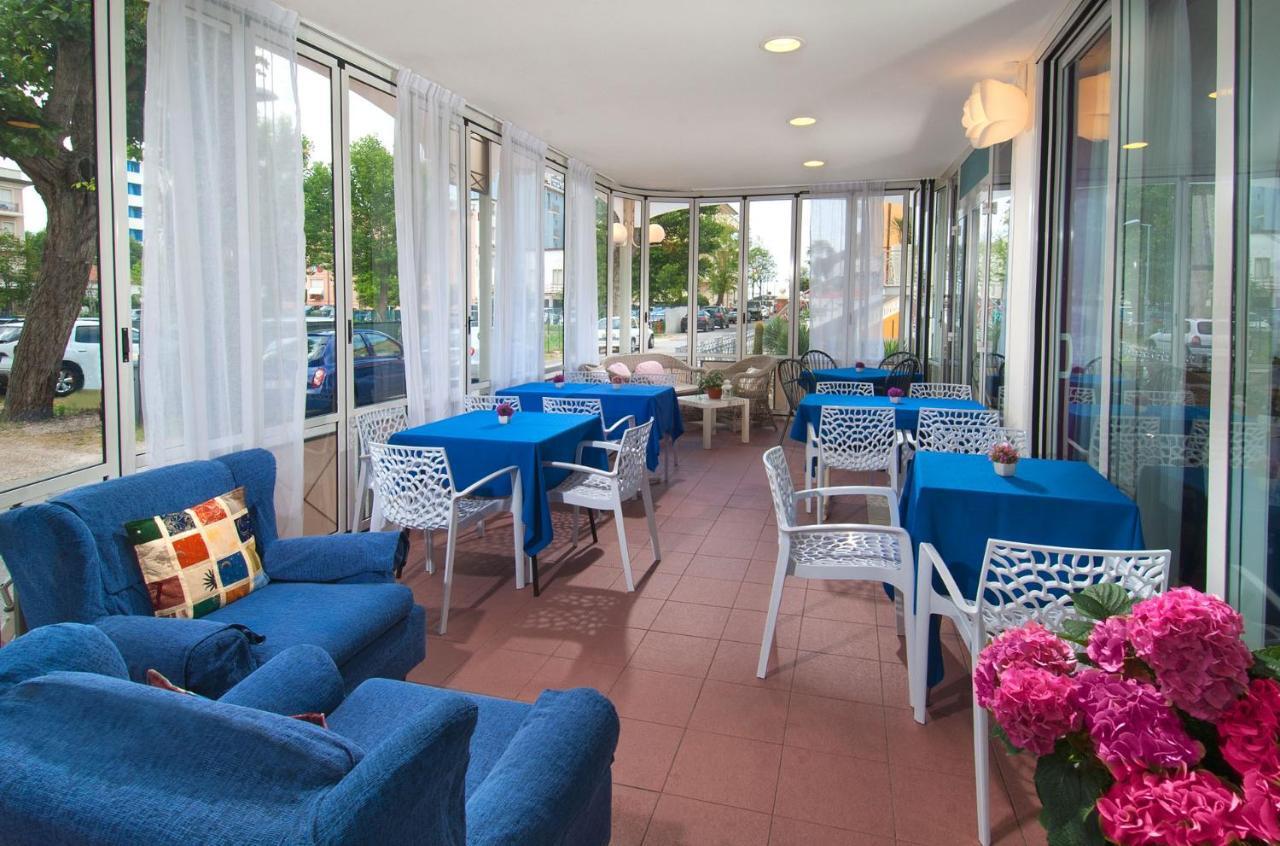 Hotel Cheri Rimini Bagian luar foto