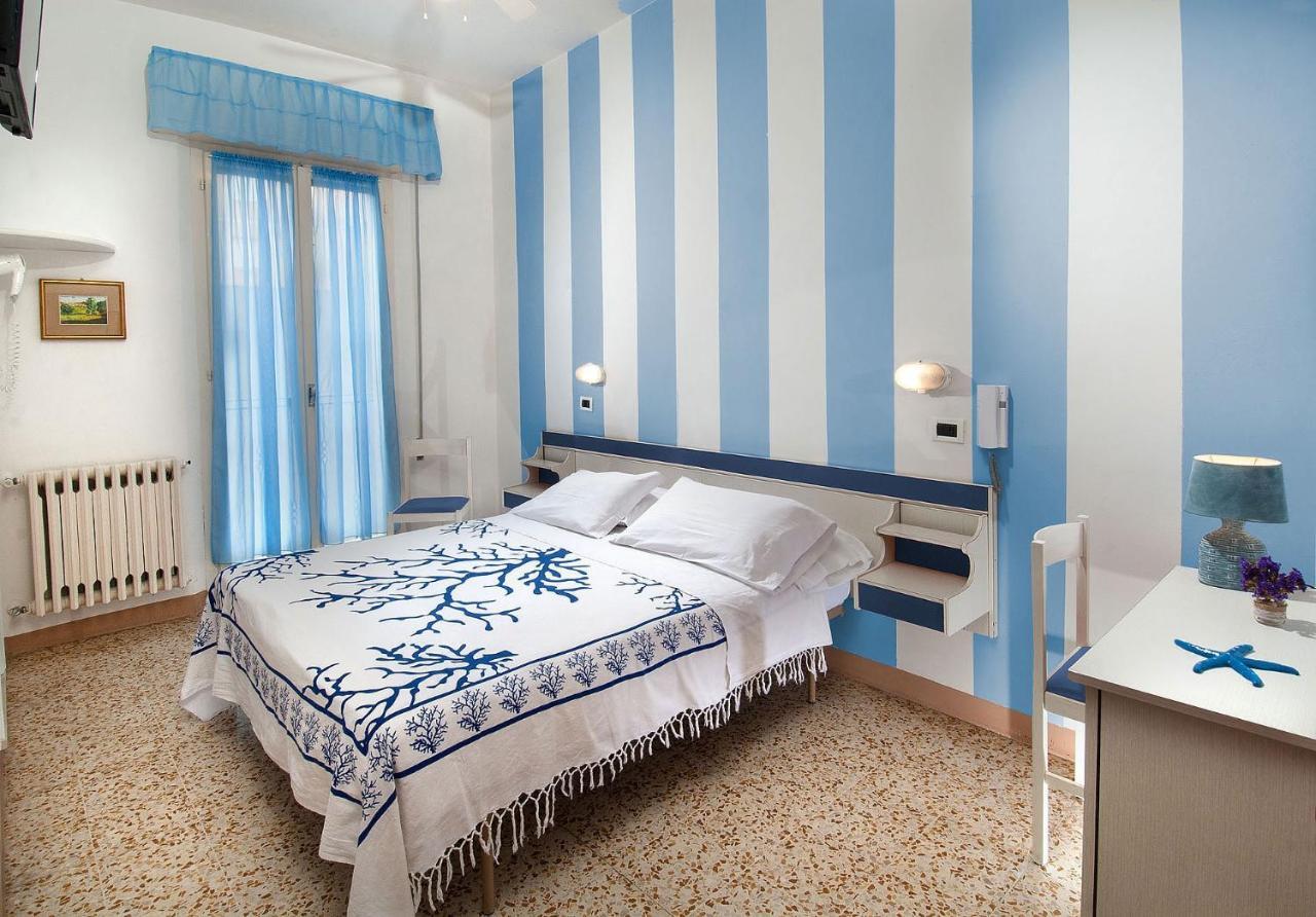 Hotel Cheri Rimini Bagian luar foto